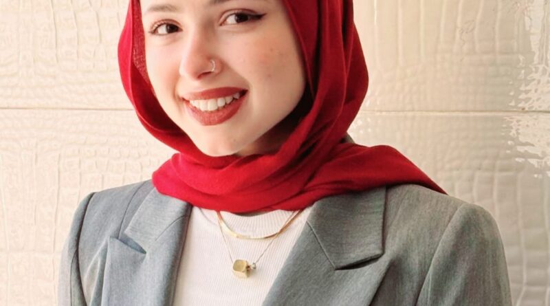 رئيس التحرير وأسرة التحرير يتقدمون بخالص التهنئة والتبريكات إلى الدكتورة نرمين لاشين بمناسبة مناقشة مشروع التخرج وتخرج ابنتها الإعلامية المتميزة