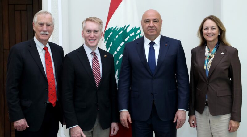 رئيس الجمهورية لوفد من الكونغرس الاميركي: يطلبه لبنان هو انسحاب إسرائيلي كامل ليتمكن الجيش اللبناني من الانتشار حتى الحدود الجنوبية وحمايتها